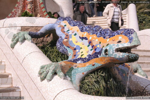 Explora la fascinante Escalinata del Dragón Sumérgete en la magia de Drac Parc Güell a través del arte