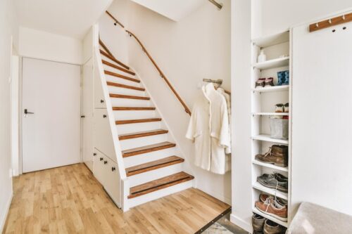 10 armarios perfectos para tu pasillo estrecho Transforma tu pasillo con estos elegantes muebles