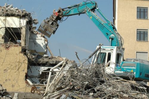 Explorando la necesidad de comprender métodos eficaces para demoler una construcción