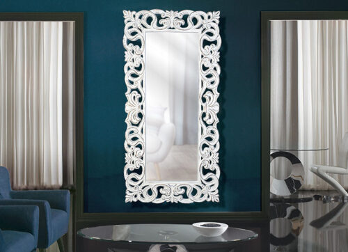 Refleja tu estilo: cómo elegir y colocar un espejo en un pasillo estrecho