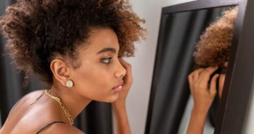 5 formas de utilizar espejos apoyados en el suelo en tu hogar Consejos para colgar un espejo en la pared de forma segura: