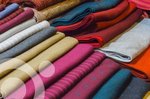 Telas de lujo en Casas Castilla: La elegancia en tu hogar Transforma tu hogar con cortinas y tapicería nuevas